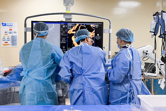 Đặt stent xử lý túi phình mạch máu não cho người phụ nữ