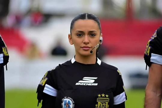 Nữ trọng tài Argentina được khen 'đẹp nhất thế giới'