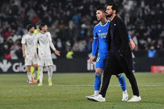 Pique 'xát muối' màn ra mắt thảm họa của tân HLV Real