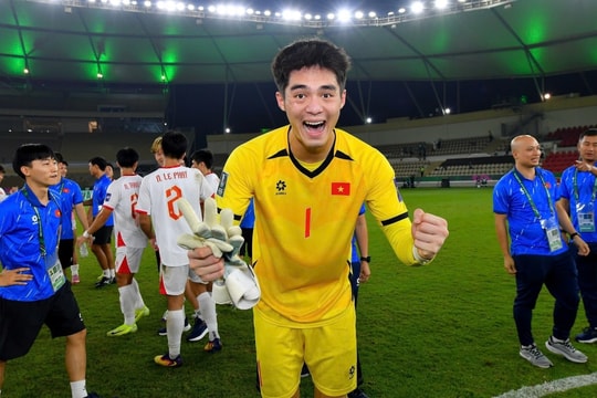Việt Nam - UAE: Đình Bắc lại dự bị, Trung Kiên bắt chính