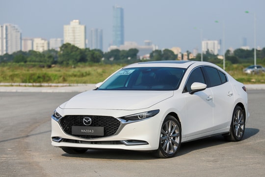 Sedan cỡ C lao dốc, doanh số co lại bằng xe cỡ A