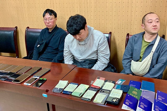 Người nước ngoài lập 'đại bản doanh' lừa đảo online trong biệt thự ở Hà Nội