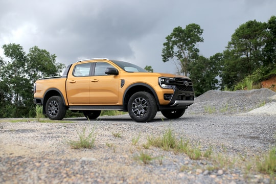 Doanh số xe bán tải 2025 - Ranger 'cô đơn' trên đỉnh, Triton bứt phá