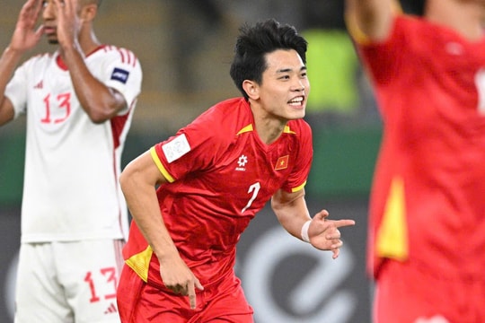 Cận cảnh Đình Bắc ghi bàn siêu phẩm tái hiện bàn thắng lịch sử của Công Vinh