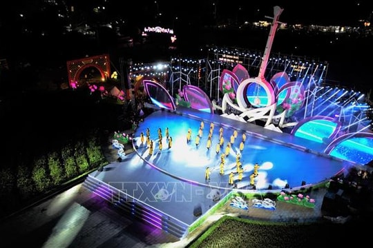 Giữ vững bản sắc văn hóa, vững bước tiến vào kỷ nguyên mới