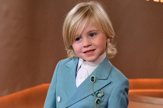 Sao nhí Hollywood gây chú ý với kiểu tạo dáng