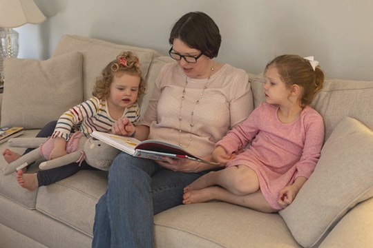 Hành trình tìm con ở tuổi xế chiều của những quý cô thành đạt