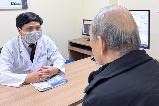 Bướu giáp đẩy lệch khí quản, thực quản người đàn ông