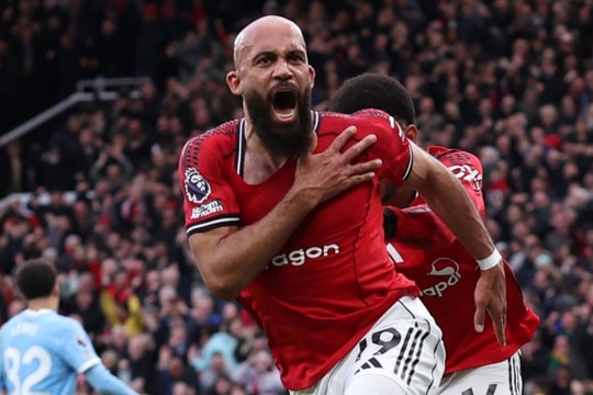 Man Utd thắng Man City trong trận đầu dưới thời Carrick