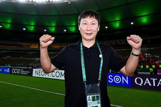 HLV Kim Sang-sik: 'Chúng tôi sẽ cố gắng, dù nhớ phở lắm rồi'