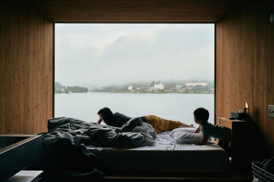 Nhà gỗ 26 m2 đặt sát hồ hòa cùng thiên nhiên