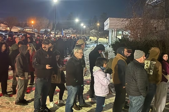 Người Alberta xếp hàng ký kiến nghị ly khai khỏi Canada