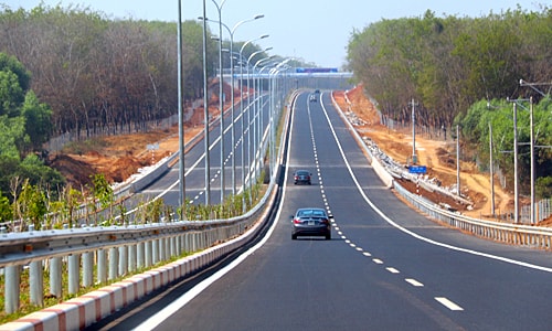 Nhiều tài xế bám làn trái cao tốc vì 'không sai luật'