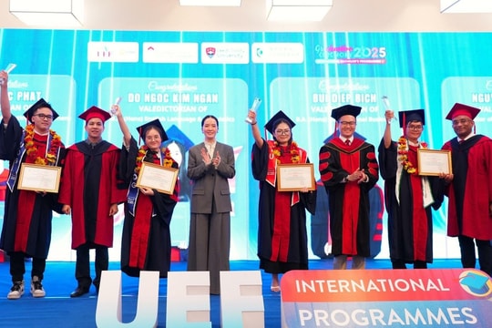 Nhận bằng cử nhân Anh Gloucestershire Vietnam từ mô hình 'du học tại chỗ'