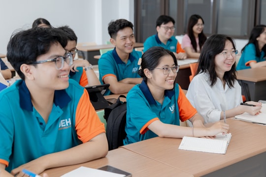 Lương tân cử nhân Đại học Kinh tế TP HCM trên 9 triệu đồng