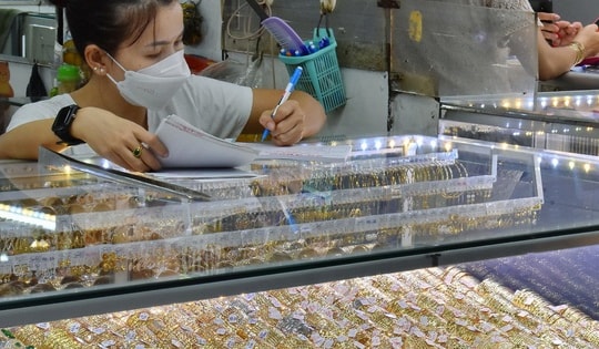 Giá vàng hôm nay 17-1: Sụt giảm sâu