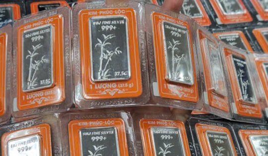 Giá bạc hôm nay 17-1: Vì sao nhà đầu tư rót tiền kỷ lục vào bạc?