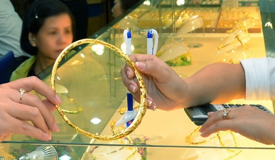 Sáng 17-1, giá vàng miếng SJC nới rộng cách biệt với thế giới