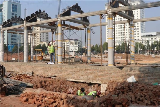 Khí thế thi công khẩn trương trên công trình Công viên Văn Miếu