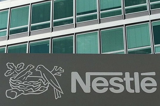 Singapore thu hồi sữa cho trẻ sơ sinh của Nestlé và Dumex