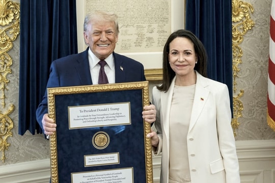 Tranh cãi việc ông Trump được tặng huy chương Nobel Hòa bình