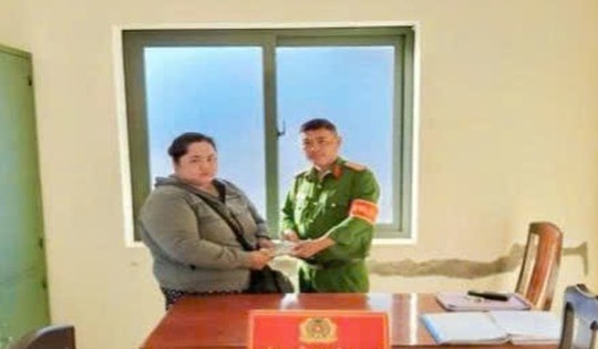 Người phụ nữ bán vé số dạo ở Cà Mau đang được nhiều người cảm kích