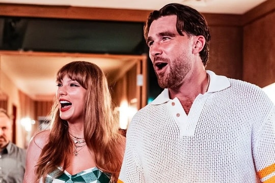 Taylor Swift hoãn cưới?