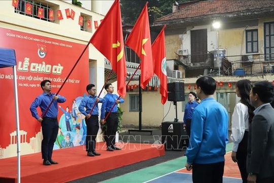 Tuổi trẻ cả nước đồng loạt chào cờ, hướng về Đại hội XIV của Đảng