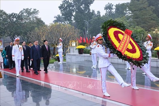 Lãnh đạo Đảng, Nhà nước đặt vòng hoa tại Đài tưởng niệm các Anh hùng liệt sĩ