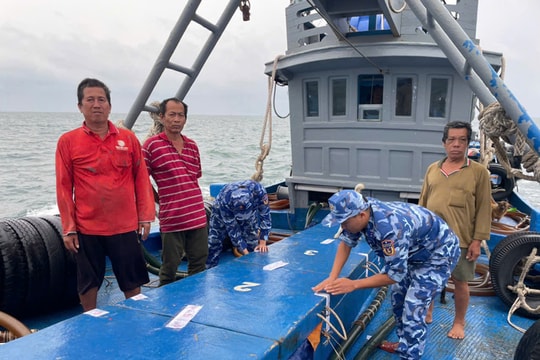 Tạm giữ tàu cá chở 50.000 lít dầu DO không rõ nguồn gốc