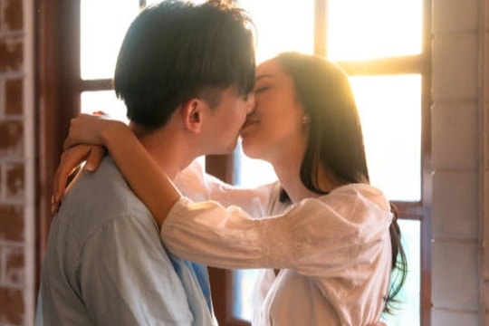 Bức ảnh vợ đi họp lớp bị chụp lén đăng lên mạng, tôi bàng hoàng