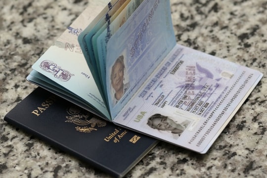 Làm gì nếu bị mất hộ chiếu khi du lịch quốc tế?