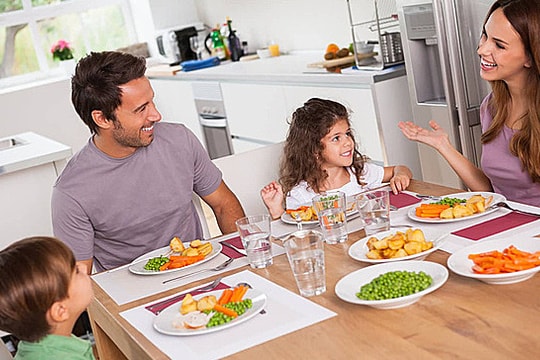 Cái kết bất ngờ sau lần chồng cũ mời ở lại ăn tối