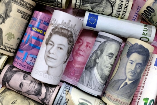 Nhà đầu tư bán USD, mua tài sản trú ẩn khi ông Trump dọa áp thuế