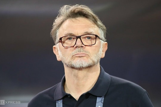 HLV Troussier: 'Với Trung Quốc, Việt Nam dễ chơi hơn UAE'