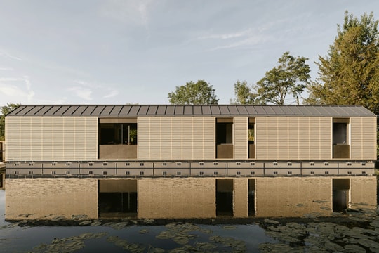 Ngôi nhà 80 m2 nổi trên mặt nước