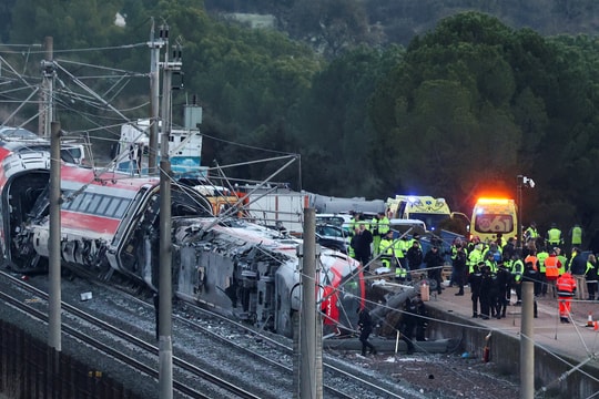 Vụ tàu cao tốc Tây Ban Nha đâm nhau 'vô cùng kỳ lạ'