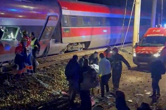 Tàu cao tốc đâm nhau ở Tây Ban Nha, ít nhất 21 người chết