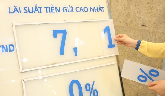 Tăng lãi suất, các ngân hàng hút tiền gửi