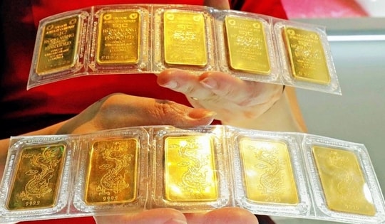 Giá vàng trong nước phá đỉnh chạm mốc 165 triệu đồng/lượng