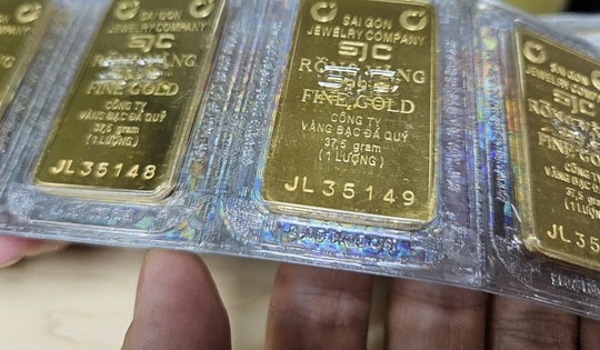 Sáng 19-1, giá vàng miếng SJC lần đầu chạm mốc 165 triệu đồng/lượng