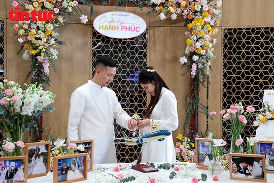 ‘Chuyến bay hạnh phúc’ lan tỏa thông điệp yêu thương đầu năm mới