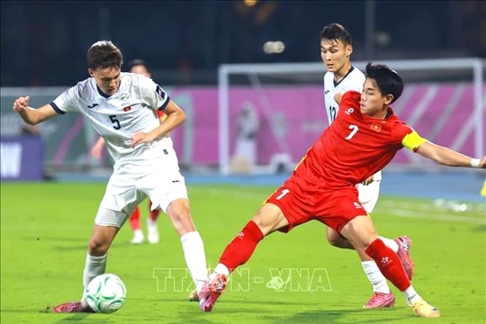 U23 Việt Nam - U23 Trung Quốc: Công cường đấu thủ vững