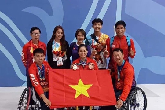ASEAN Para Games 13: Đoàn Việt Nam thay đổi người cầm cờ vào phút chót
