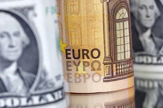 'Vũ khí' 8.000 tỷ USD của EU khi đối đầu Mỹ