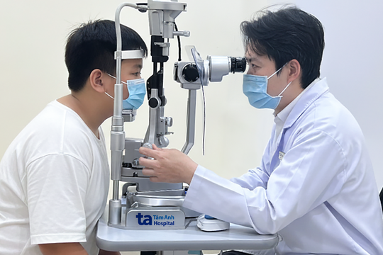 Chắp mi do tắc nghẽn tuyến bã nhờn