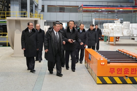 Ông Kim Jong-un cách chức Phó thủ tướng khi đi thị sát