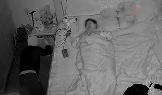 Trộm đột nhập vào phòng ngủ, người phụ nữ có màn xử lý bất ngờ