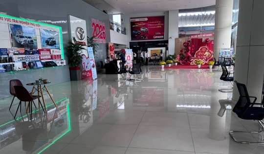 Nhiều đại lý Toyota, Mitsubishi thiếu ô tô bán dịp Tết, điều gì đang xảy ra?