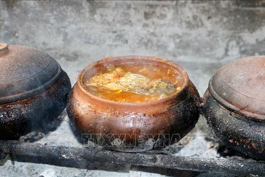 Đặc sản cá kho Nhân Hậu vươn xa nhờ công nghệ số